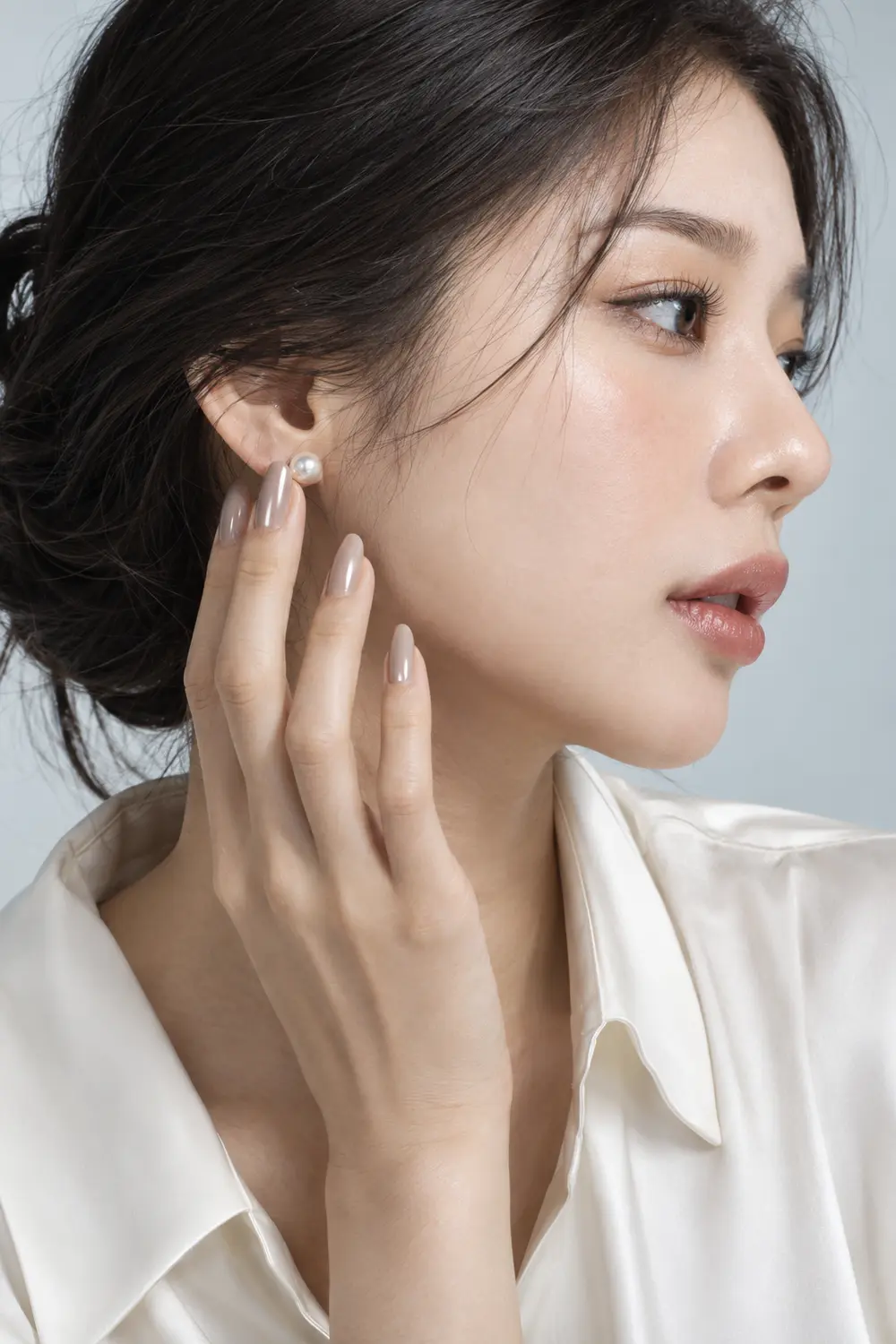 Pearl glazed cashmere taupe oval nails
